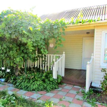 Будинок для відпочинку біля річки та лісу (дача)