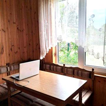 Будинок для відпочинку біля річки та лісу (дача)