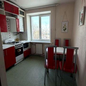 Здам 2-к квартиру на Альпійському провулку 18