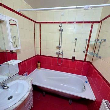 Дуже тепла 2 кімнатна квартира в центрі міста