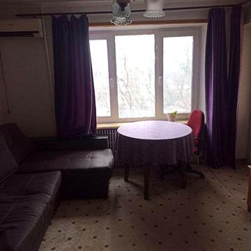 Продам 2-х кімнатну квартиру по вул. Краснова