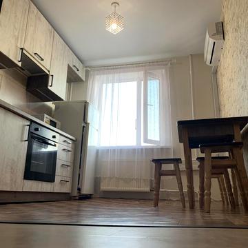 Набережна Перемоги вул., 66