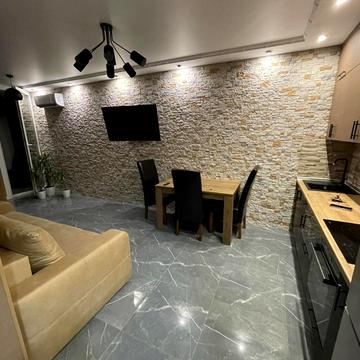 Зарічна вул., 4