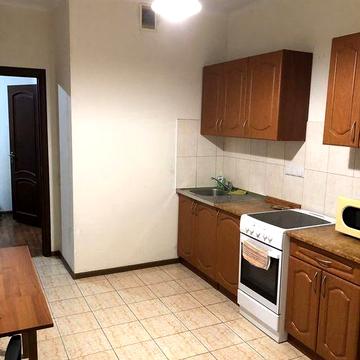 Здається 1к  Воскресенська 14-б