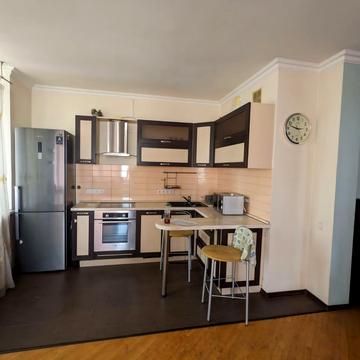 Дніпровська набережна вул., 26