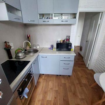 Квартира в центрі біля зупинки з ремонтом та меблями !