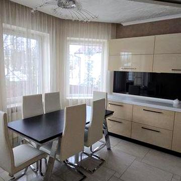 Якісний будинок на Ближній Роші (район клубу)