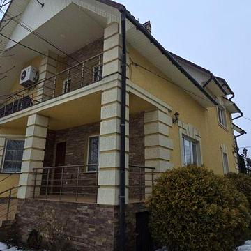 Якісний будинок на Ближній Роші (район клубу)