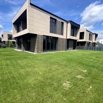 205000 продам дом с выходом на Днепр вишеньки. Рядом осокорки золоче