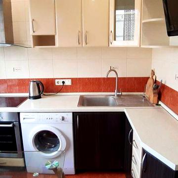 Сдается Метро Г.Днепра 10 мин.ходу.Героев Днепра 27.3-х комн. квартира