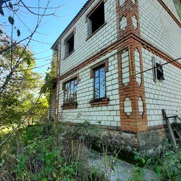 Терміново!!Будинок на березі біля річки.Ділянка 70сот,в селі Межирів