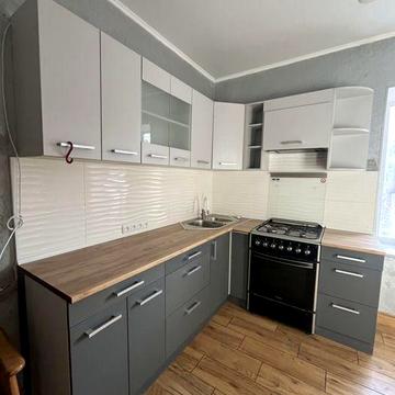 Продається будинок з ремонтом та меблями, місце для машини, закрита те