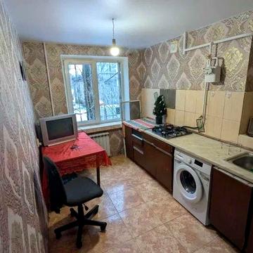 Продам 2-к квартиру (двухсторонняя, 51м2) на ж/м Красный Камень