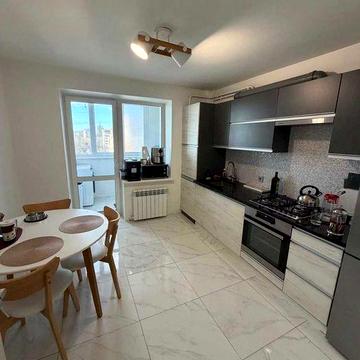 ТЕРМІНОВО продається шикарна квартира з дизайнерським ремонтом. ЖК Відродження,