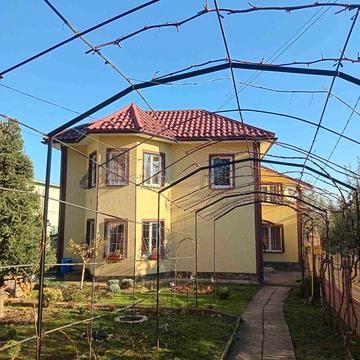 Продам будинок м. Снятин (2поверхи) + 7 соток + гараж