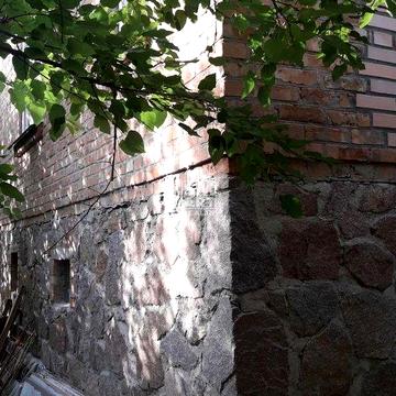 Продам будинок зі всіма комунікаціями, піччю і укриттям над Канівським