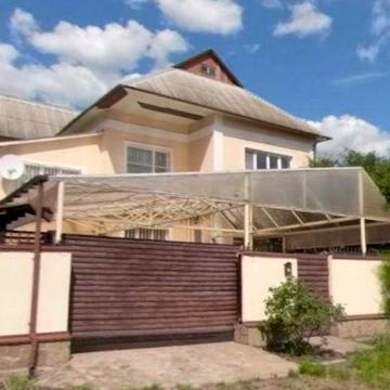 Продам будинок в Макарові.Срочно