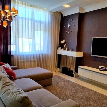 Продаю 2х кімнатну квартиру  вул.Хоткевича Гната  10