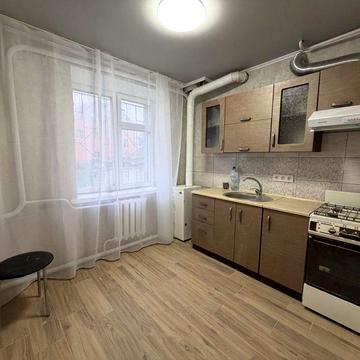 Продам двокімнатну квартиру з автономним опаленням та закритим двором