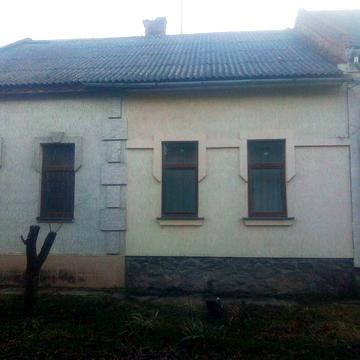 Продається одноповерховий житловий будинок у місті Берегові