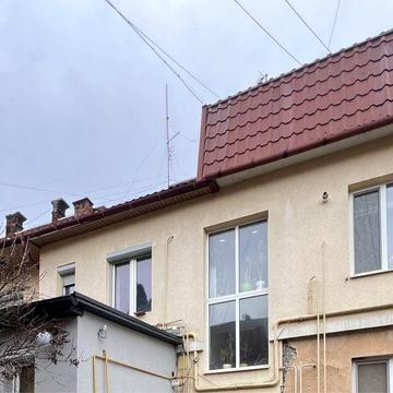 Продаж ДВУШКИ з ГАРАЖЕМ в центрі