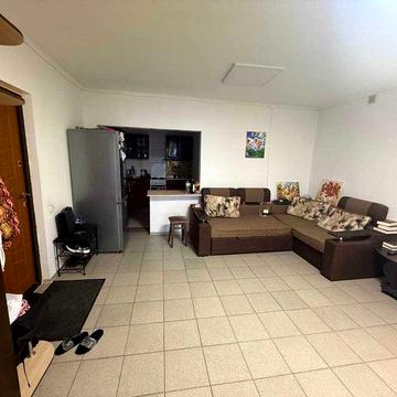 2 кімнатна квартира з кухнею студією