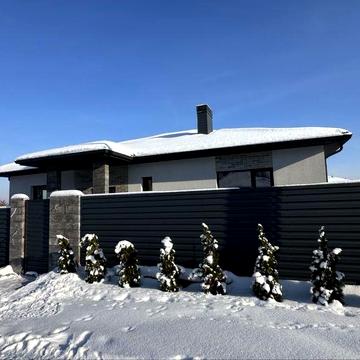 Будинок в лісовій частині міста, з нестандартним плануванням