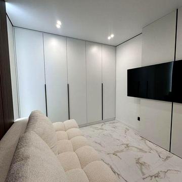 Дизайнерська  3-кімнатна Фемелі Плаза, Центр, перша здача