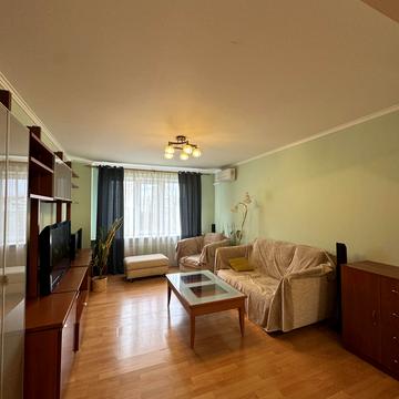 Микільсько-Слобідська вул., 4