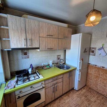 Сдам 2комн кв-ру рядом с Коммунальным Рынком. Комнаты раздельные.