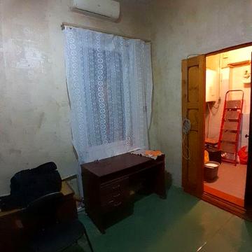 Трикімнатна квартира у центрі з гаражем