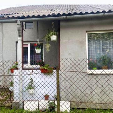 Продам частну приватного будинку Рясне 1, всі комунікації, меблі.