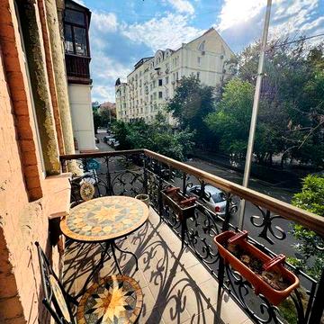 ТОП №1! Перша здача! Авторська квартира в історичному серці Подолу.