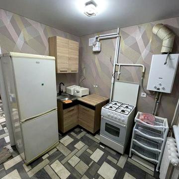 Сдам 1 комнатную квартиру с ремонтом  на Титова, 3/5 эт.,