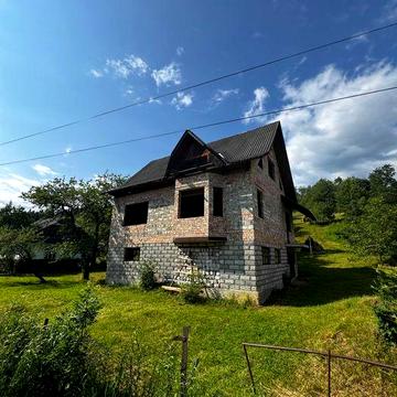 Продам будинок (незавершене будівництво) з земельною ділянкою 0.12 га