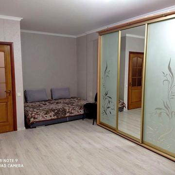 Сдам Двухкомнатную ЖК Радужный. Таирова.