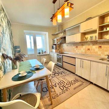 Оренда затишної 3к.квартири Ахматової 31 метро Позняки поруч