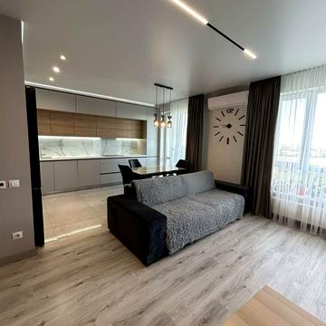 Воскресенська вул., 18