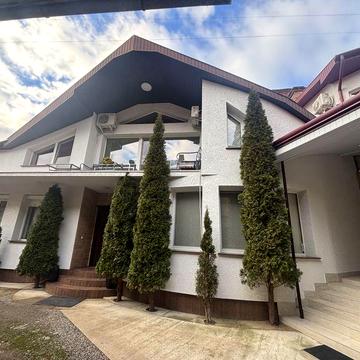 Продаж 2 пов будинку в самому серці міста