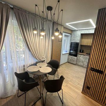 Продається 2 кімнатна квартира на Соц місті .