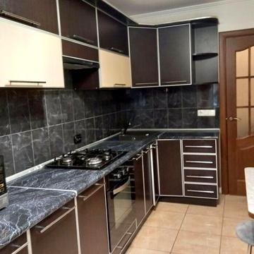 Здається Чудова 3 кімнатна квартира на Євгенія Пікуса .