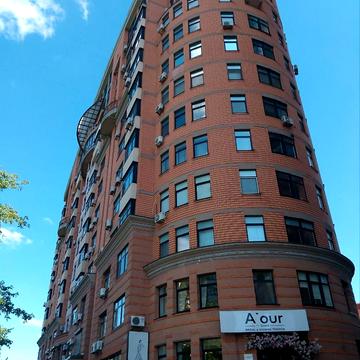 Лесі Українки пл., 23А