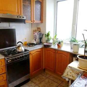 Ялтинська вул., 5