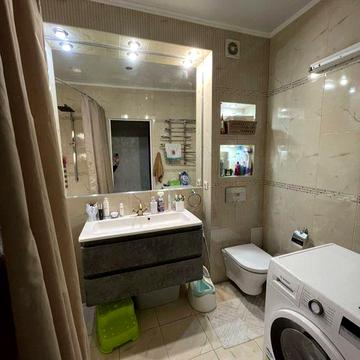 Продаётся добротная 3-х комн.кв-ра. Сталинка. Фалеевская/Б.Морская.