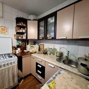 Сдам 2к квартиру на ул Строителей 1й этаж титова