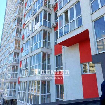 2-кімнатна квартира 50 м² у новому ЖК, панорамний балкон, центр