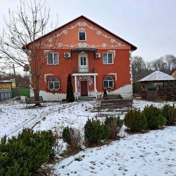 Двоповерховий  будинок на 7 кімнат в районі  Почапець