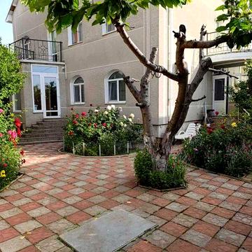 Дом 2007 года,3 этажа, гараж , падвал, с капитальным ремонтом