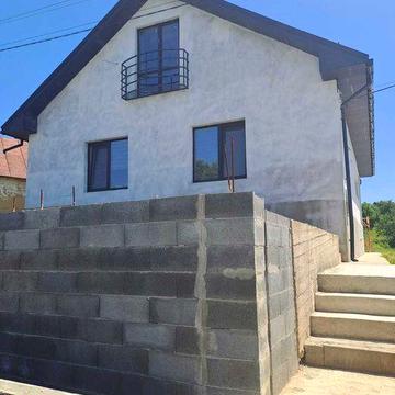 Продам терміново дом з ділянкою 50 соток с.Ярок 12км.від Ужгороду..