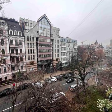 Богдана Хмельницького вул., 92